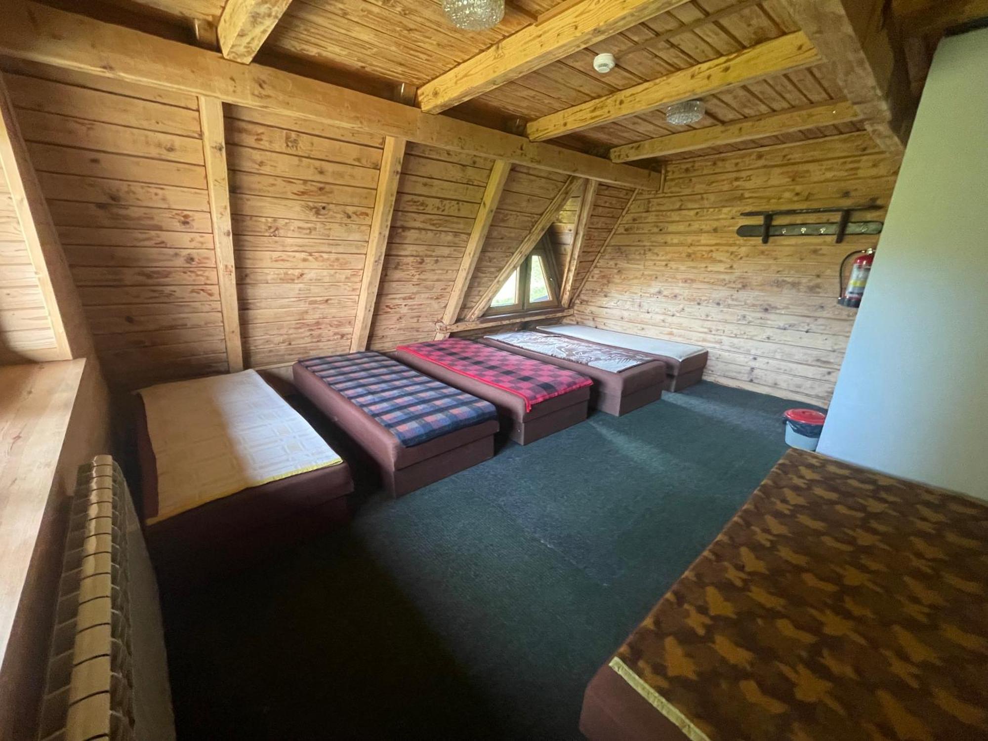 Hostel Bacowka Pttk Pod Honem - Schronisko Gorskie Cisna Exterior foto