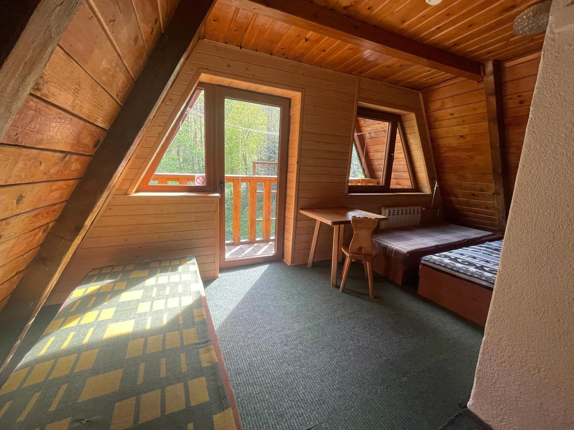 Hostel Bacowka Pttk Pod Honem - Schronisko Gorskie Cisna Exterior foto