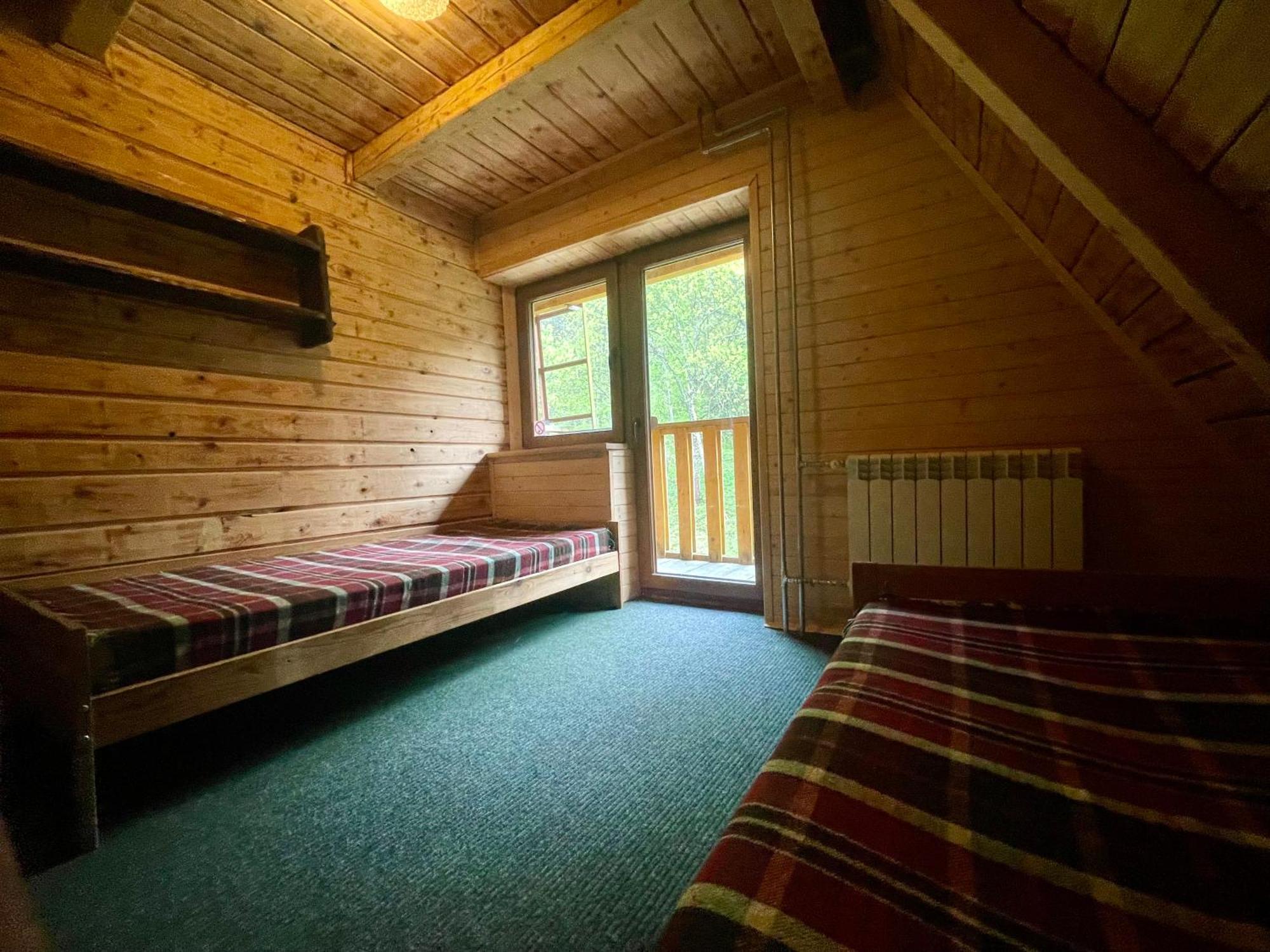 Hostel Bacowka Pttk Pod Honem - Schronisko Gorskie Cisna Exterior foto