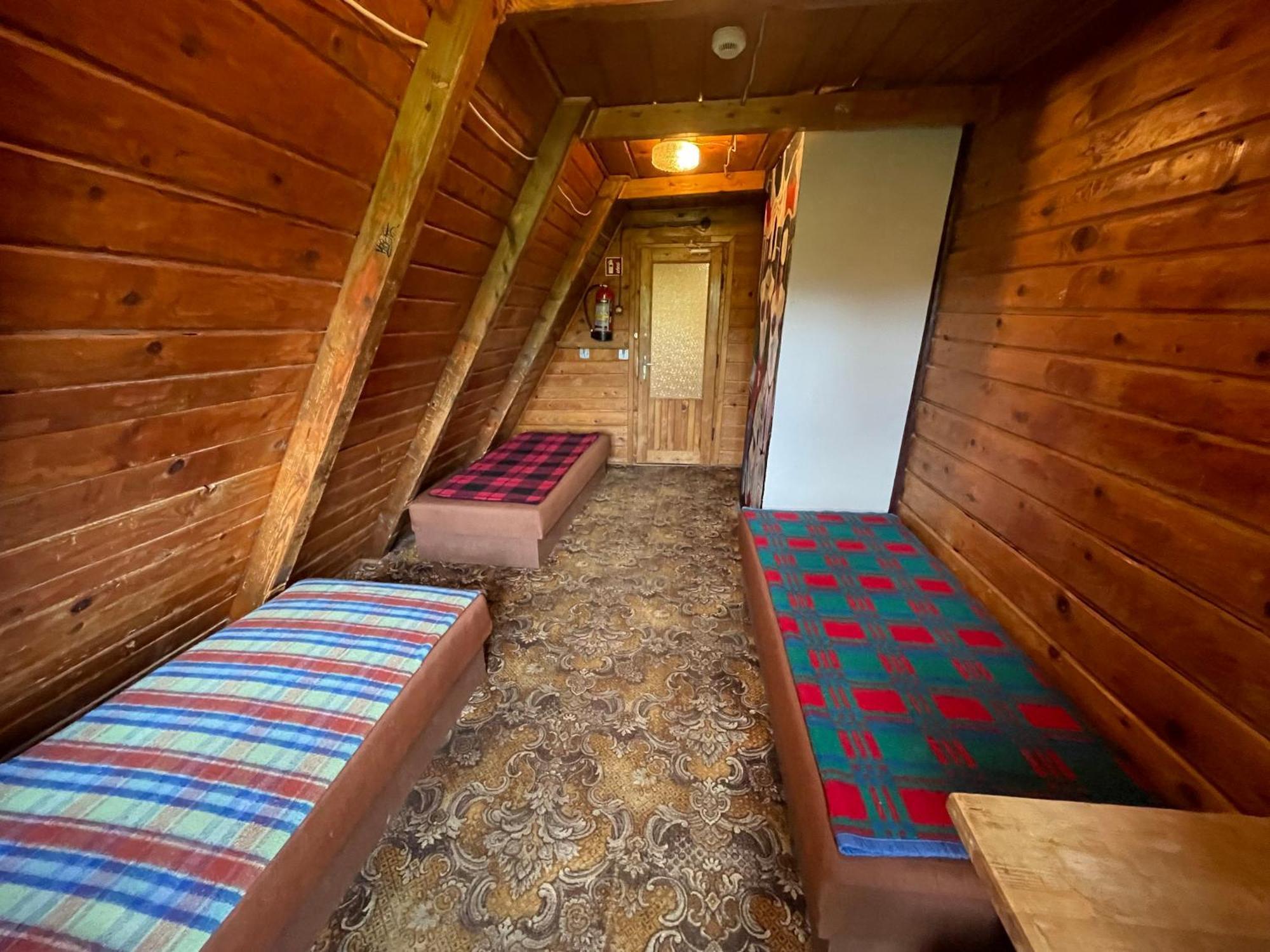 Hostel Bacowka Pttk Pod Honem - Schronisko Gorskie Cisna Exterior foto